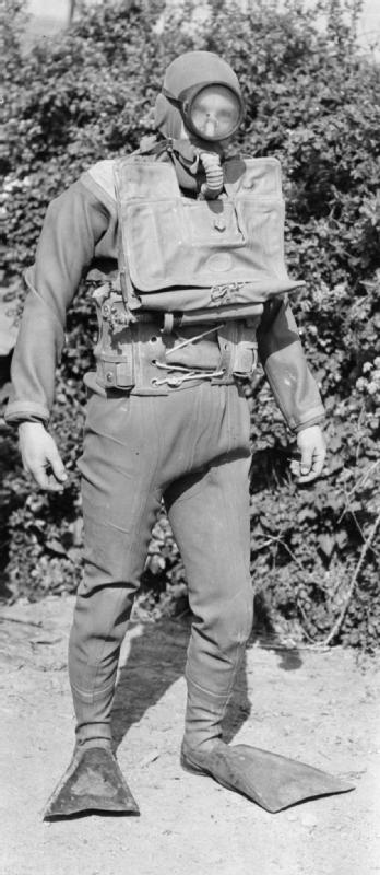 zBritish_navy_frogman.jpg