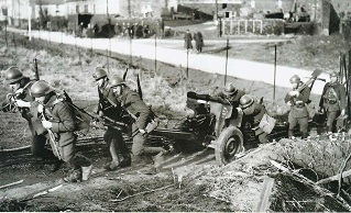 French AT Guns pull.jpg